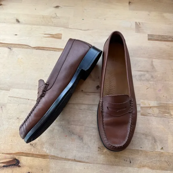 G.H. Bass &amp; co weejuns brown leather Penny loafers women’s size 10