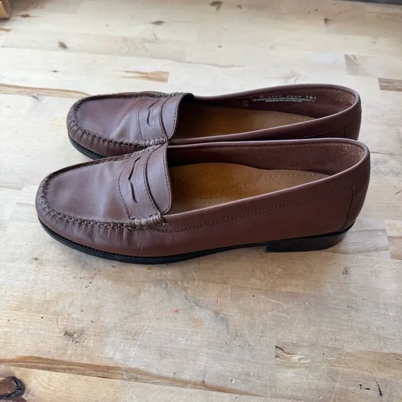 G.H. Bass &amp; co weejuns brown leather Penny loafers women’s size 10