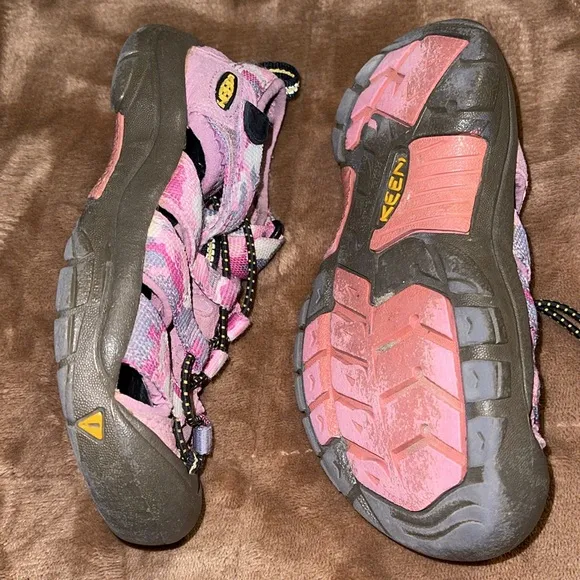 KEEN YOUTH NEWPORT PINK/GRAY CAMOUFLAGE WASHABLE SANDALS