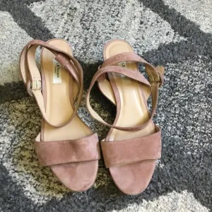 LK Bennett  Eur 39.5 US 8 Dusty Pink Suede Alie Block Heel Ankle Strap Sandals