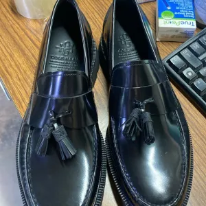 Men’s Cole Haan American Classics Tassel Loafer Sz 11M. Color is black