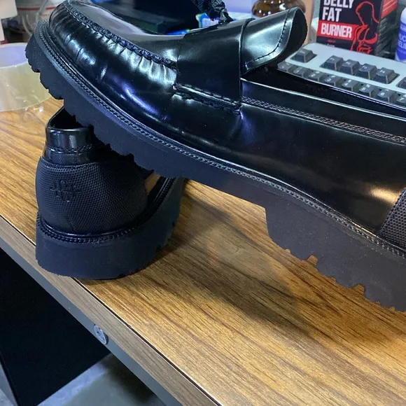 Men’s Cole Haan American Classics Tassel Loafer Sz 11M. Color is black