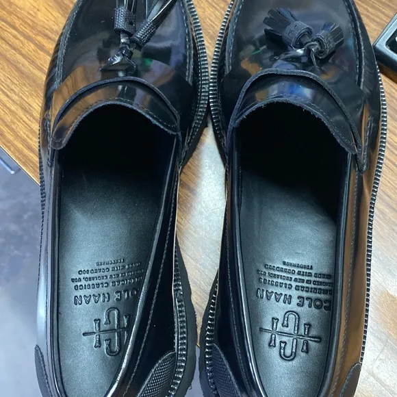 Men’s Cole Haan American Classics Tassel Loafer Sz 11M. Color is black