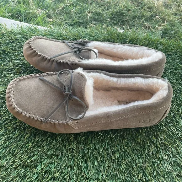 Men’s UGG Corvin Loafer Suede sz 11