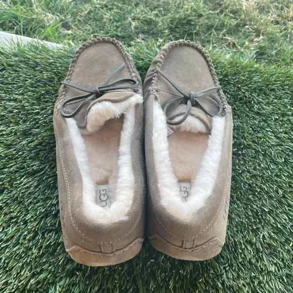 Men’s UGG Corvin Loafer Suede sz 11