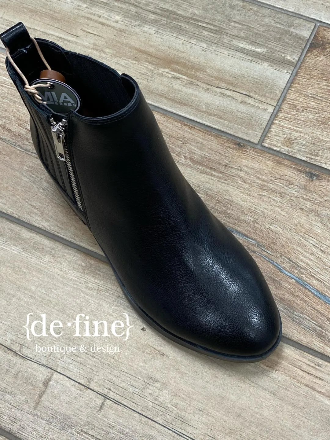 Mia Benicio Black Side Zip Booties