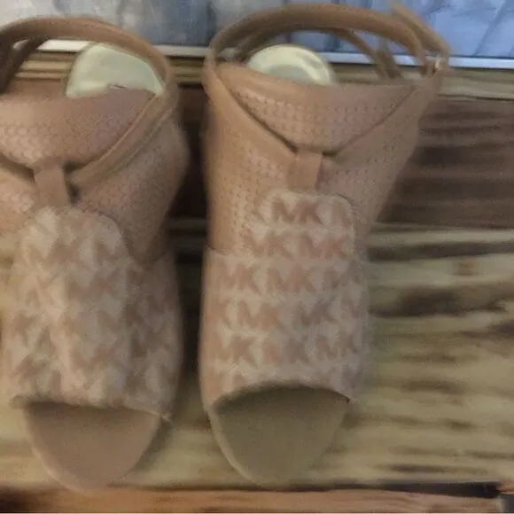 Michael Kors Logo double strap block heel Sandals! Big kids SZ 3