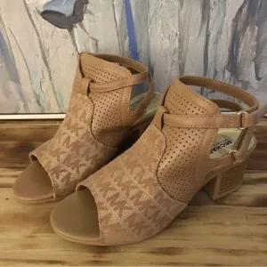 Michael Kors Logo double strap block heel Sandals! Big kids SZ 3