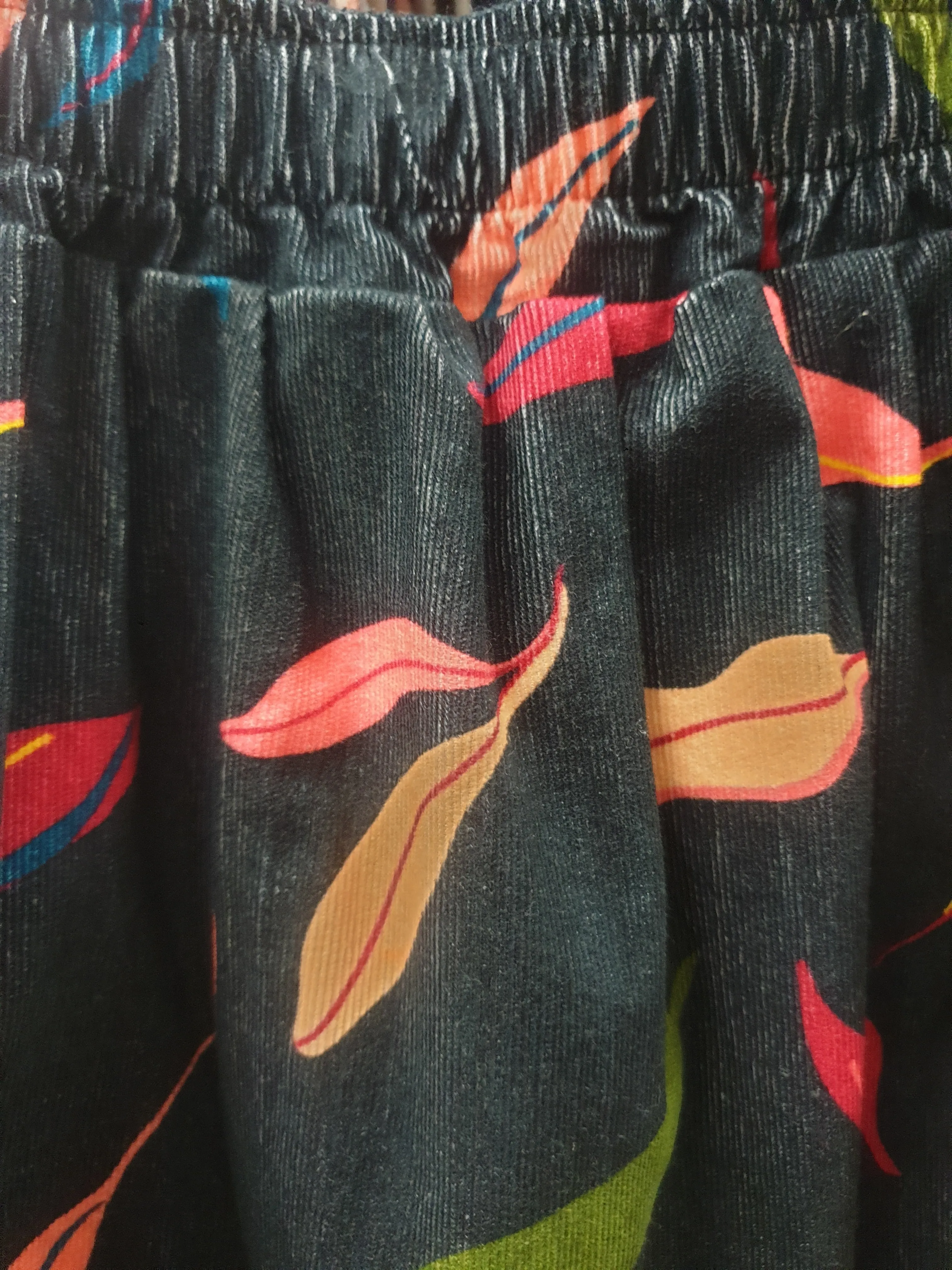 Rummage Style black cord skirt with cute leaf print size 14