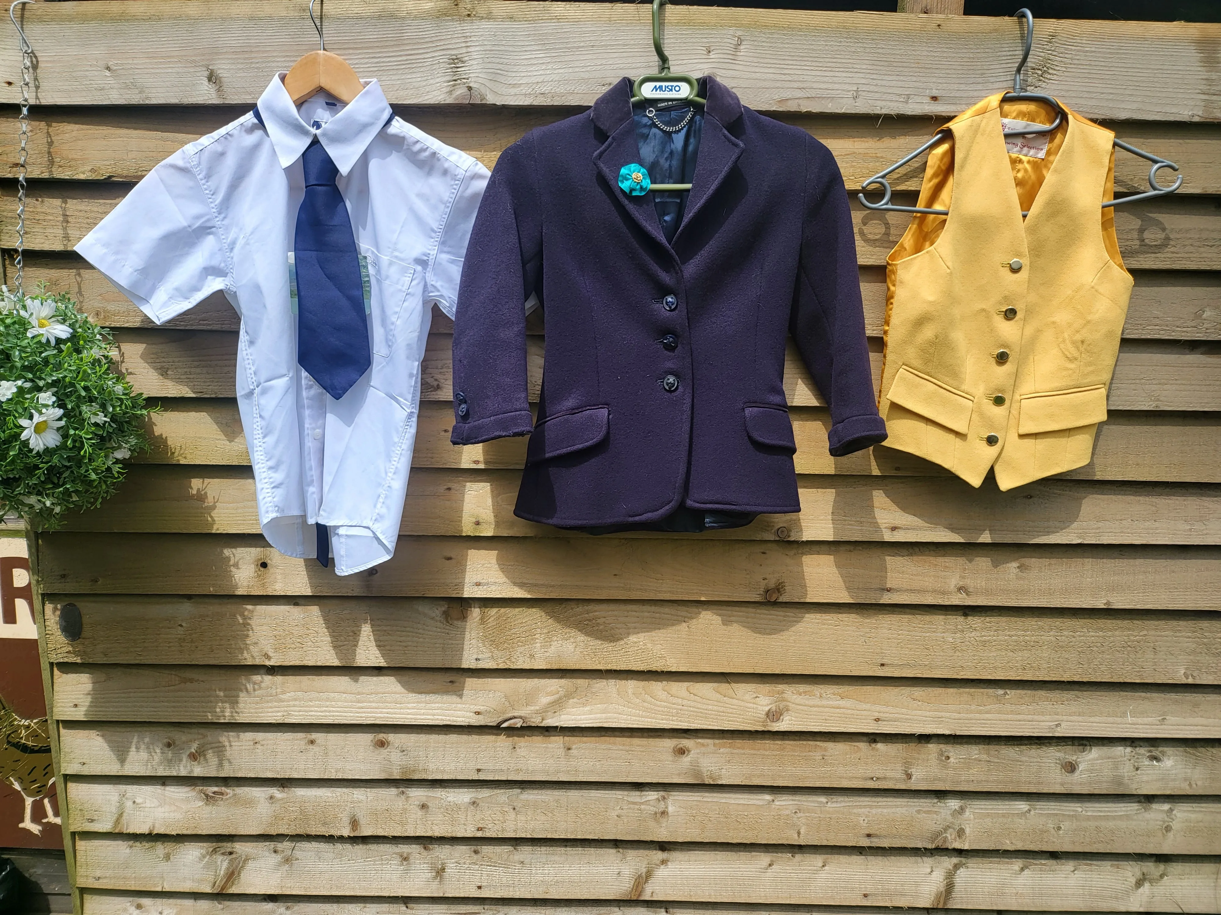 Showing Bundle, pretty ponies, age 7-8