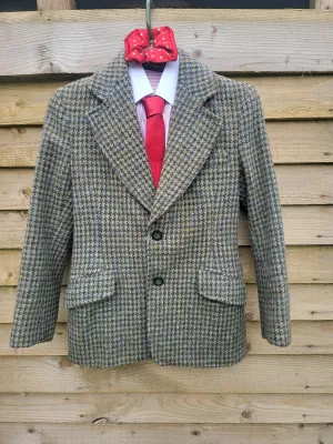 Tweed Showing bundle, age 11-12