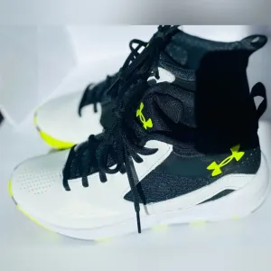 Under Armour Lockdown 5 Basketball Shoes Sneakers Men’s 8‎