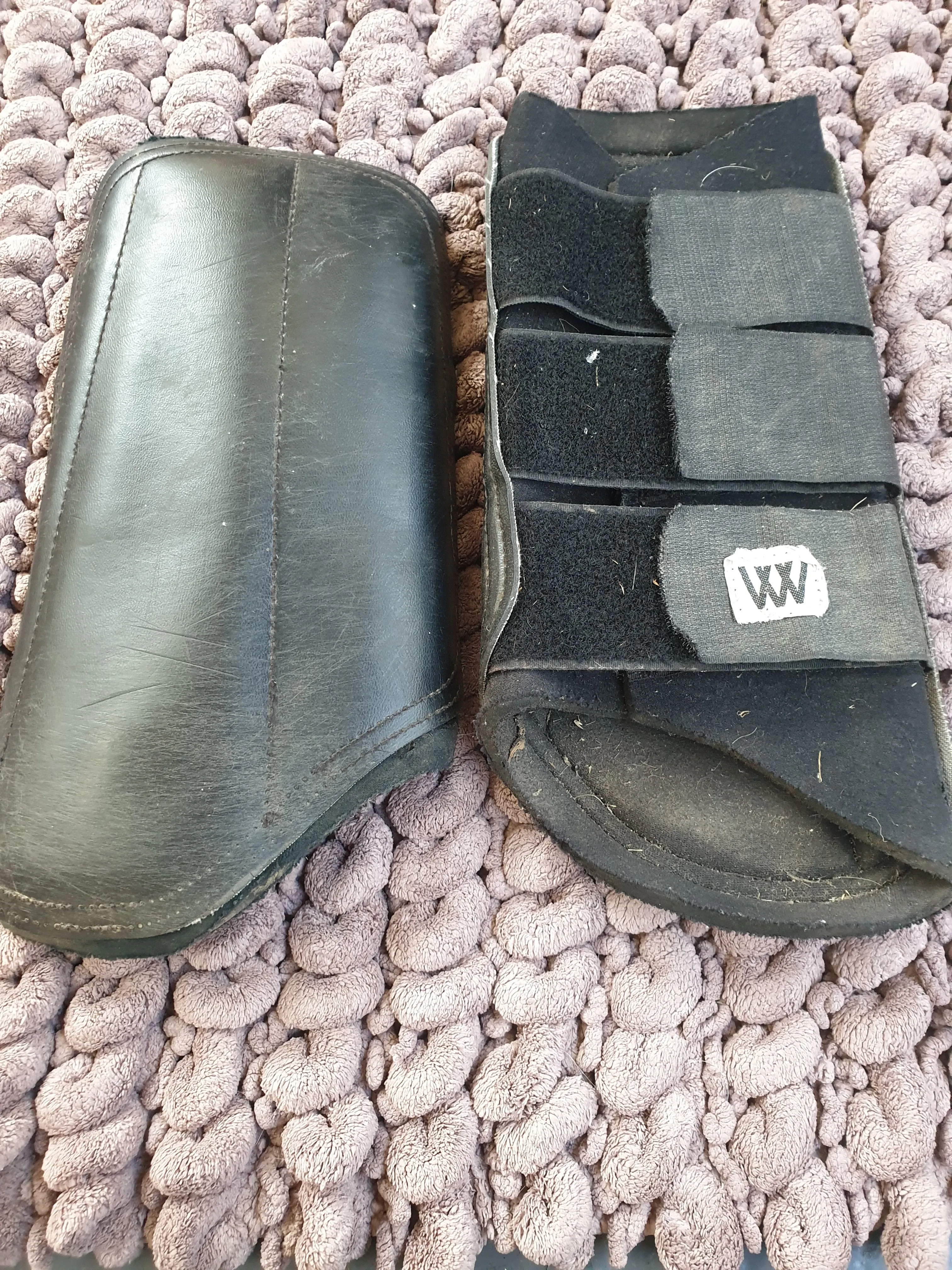 Used full size WW black brushing boots FREE POSTAGE☆