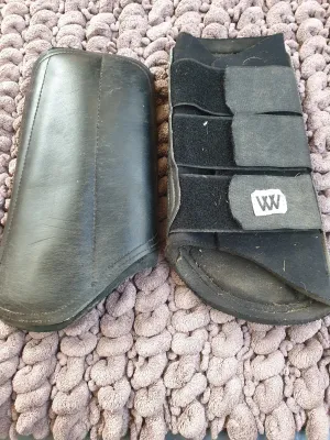 Used full size WW black brushing boots FREE POSTAGE☆